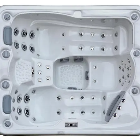 Maison Renovee Dans Le Bocage Normand Avec Jacuzzi Canisy