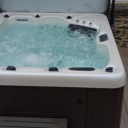 Maison Rénovée Dans Le Bocage Normand Avec Jacuzzi Hébergement de vacances