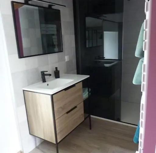 Holiday home Maison Renovee Dans Le Bocage Normand Avec Jacuzzi *