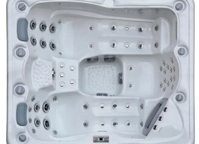 Maison Renovee Dans Le Bocage Normand Avec Jacuzzi Canisy