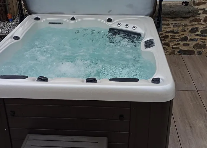 Maison Renovee Dans Le Bocage Normand Avec Jacuzzi Holiday home